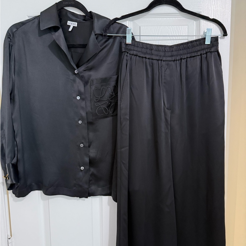 LOEWE Black Satin Shirt and Pants Set
SIZE medium top and SIZE small bottom